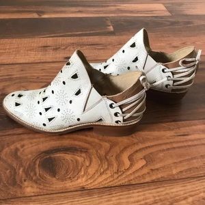 Anthropologie Musse & Cloud Cutout Booties